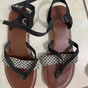 Toma flat sandals